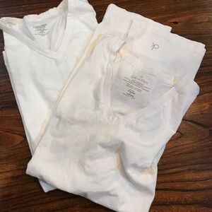 👕Bundle of 2 Calvin Klein Tees